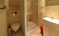martyna bathroom top